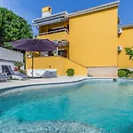 Jasmine With Swimming Pool * Πούλα