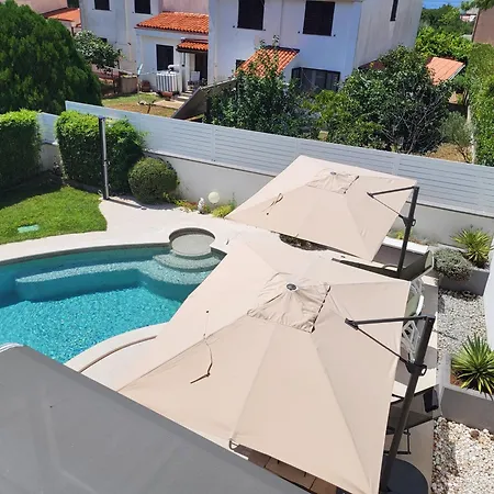 Jasmine With Swimming Pool Villa Pula