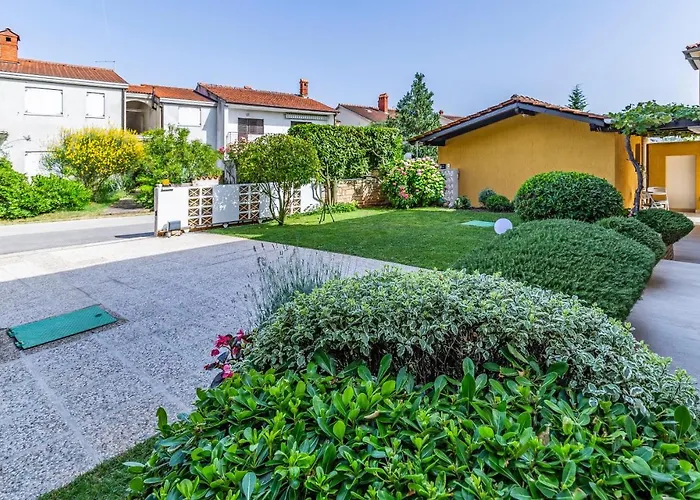 Jasmine With Swimming Pool * Póla