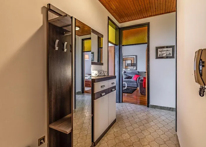 Jasmine With Swimming Pool Póla