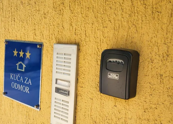 Jasmine With Swimming Pool Póla