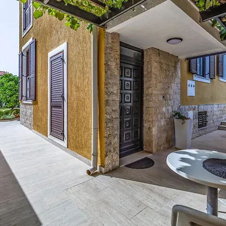 Vila Jasmine With Swimming Pool