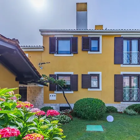 Jasmine With Swimming Pool プーラ