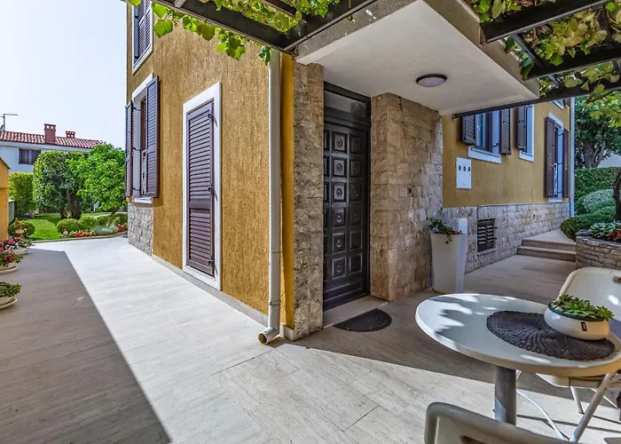 Villa Jasmine With Swimming Pool