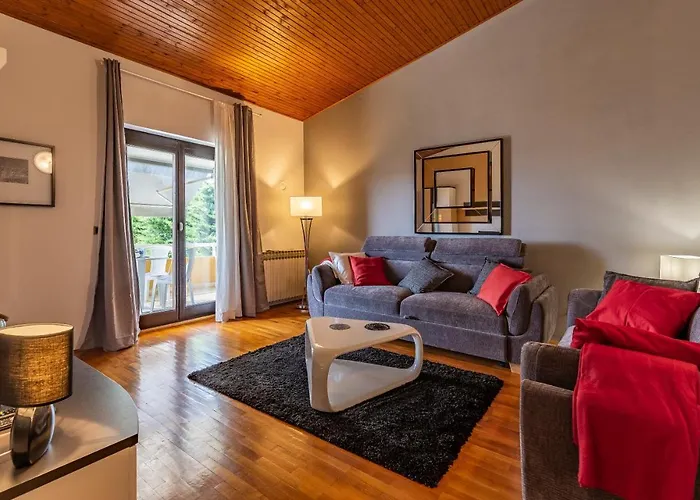 Villa Jasmine With Swimming Pool