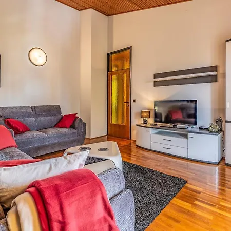 Jasmine With Swimming Pool Вилла *