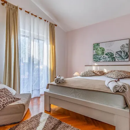 Jasmine With Swimming Pool Вилла *