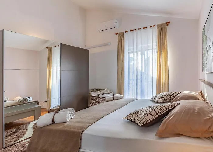 Jasmine With Swimming Pool Pula